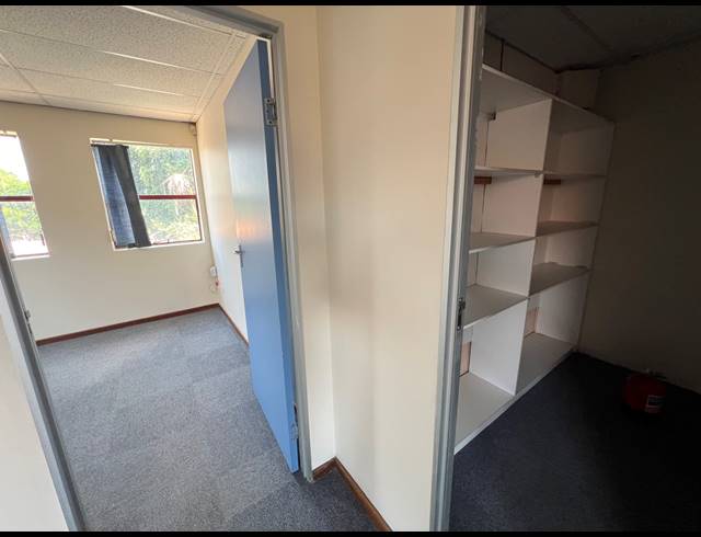 192M² BUSINESS TO LET IN WELTEVREDEN PARK